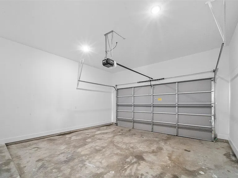 303 Queen Sude Ln — Photo 26