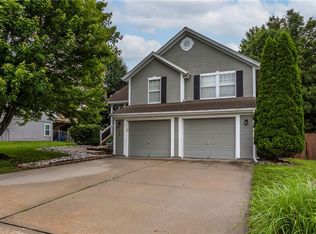 113 N Oxford Dr, Raymore, MO 64083