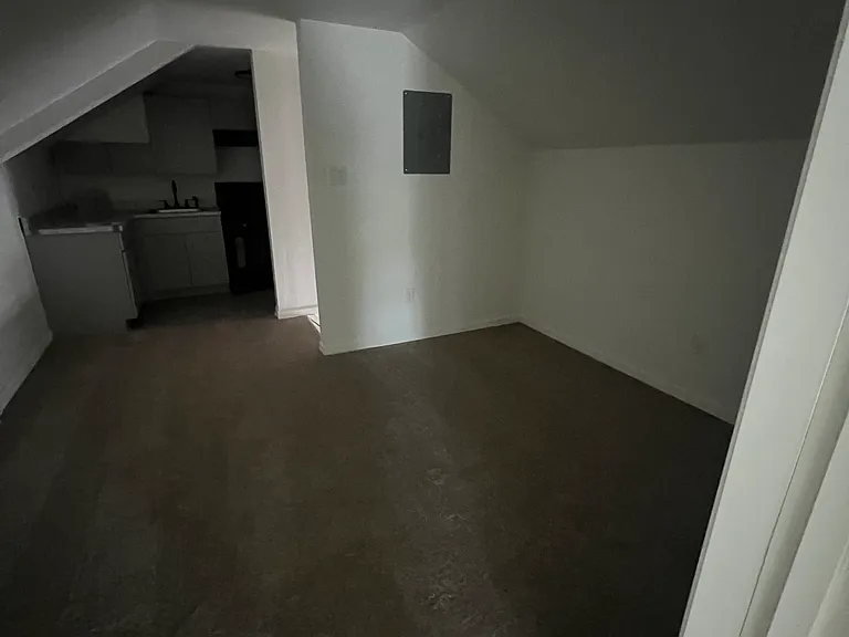 1 W Hanover St #4 — Photo 6