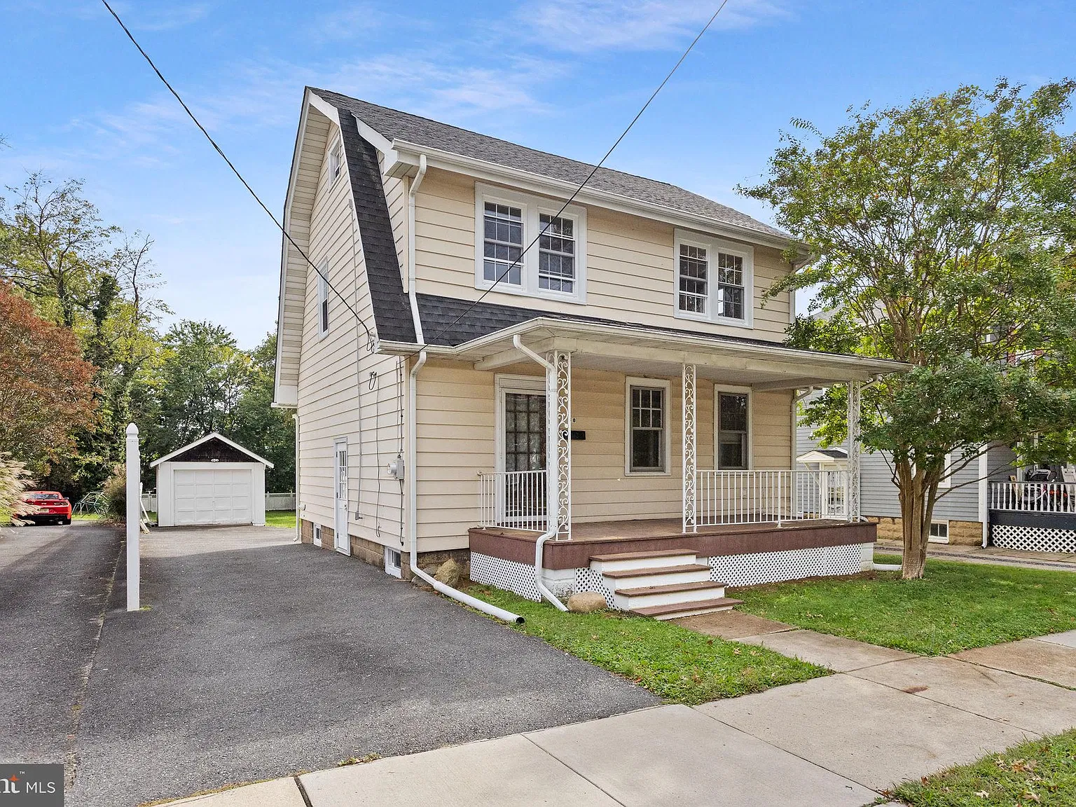 4 bed, 1.0 bath, 1352 sqft, $3,550 — Photo 2