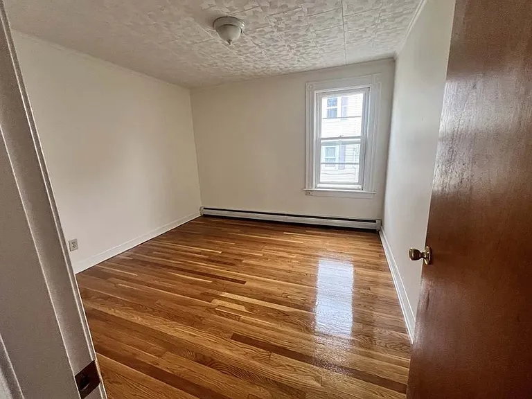 212 Brightman St #3 — Photo 7