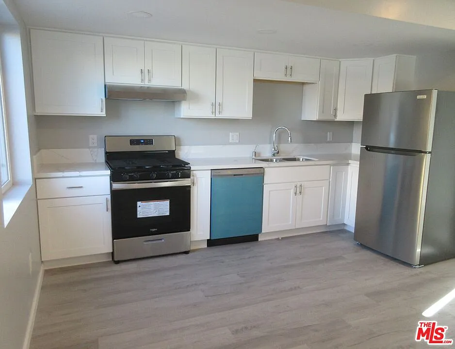 Building Photo - 1246 W 144th St #5