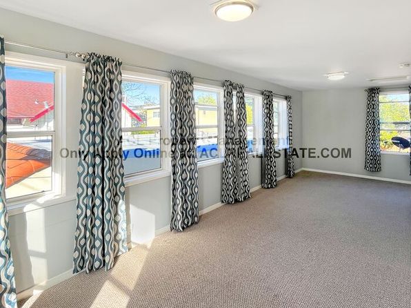 1323 Russell Way