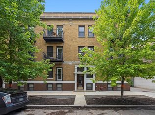 1952 W Byron St APT 4, Chicago, IL 60613