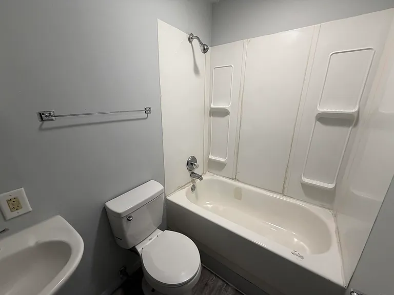 1402 E Main St #E — Photo 4