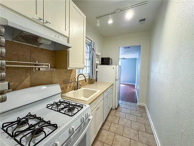 936 Philip St — Photo 8