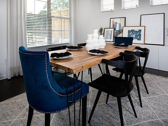 Carver Hills Somerset Dining Area