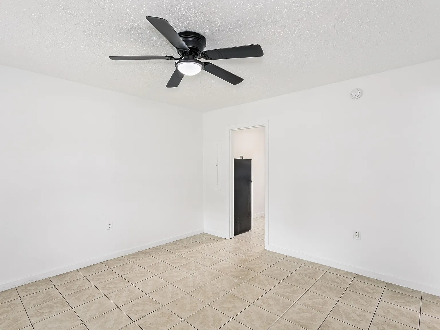 3 Ellinor Court - B — Photo 4