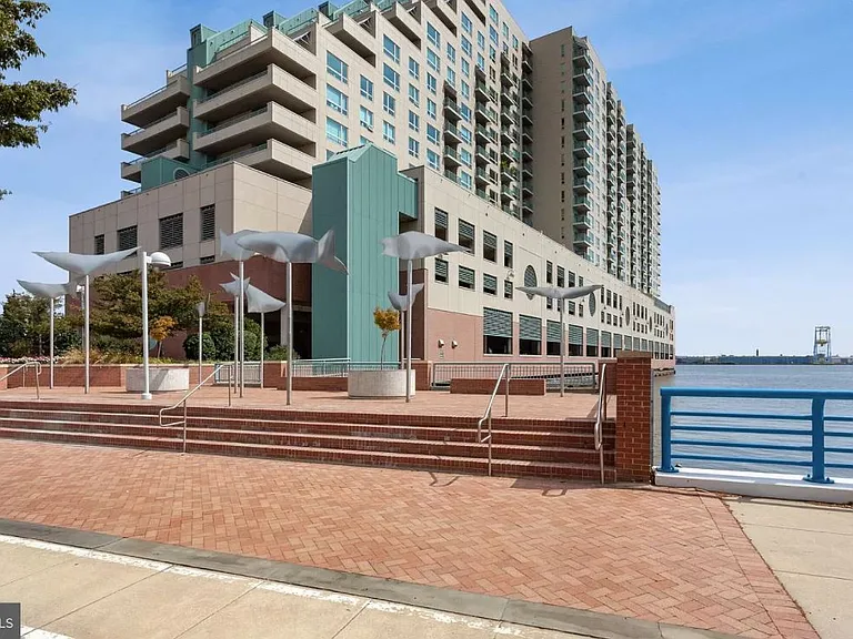 717 S Christopher Columbus Blvd #1612 — Photo 32