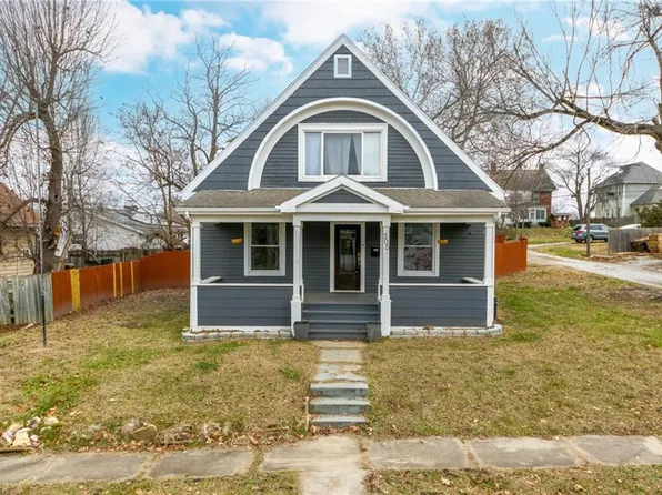 305 N College St, Richmond, MO 64085