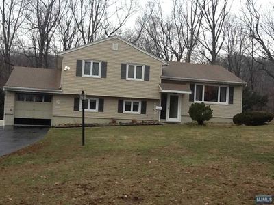 280 West Pl, Township Of Washington, NJ, 07676