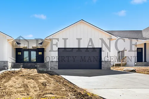 5243 N Pinecrest Cir Photo 1
