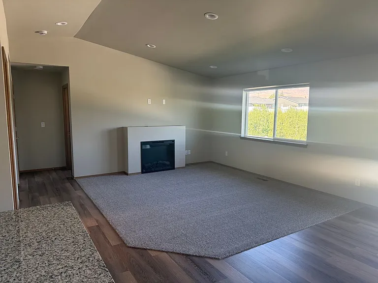 335 S Newton Ave — Photo 9