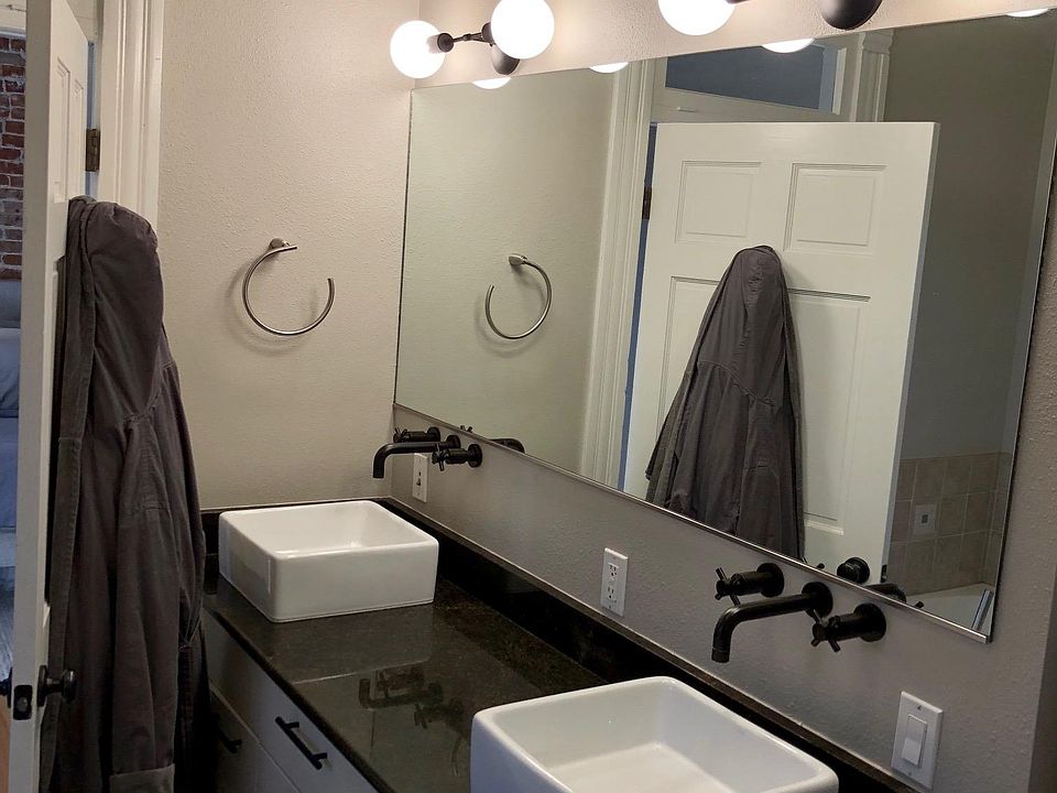 Master Bed Bathroom