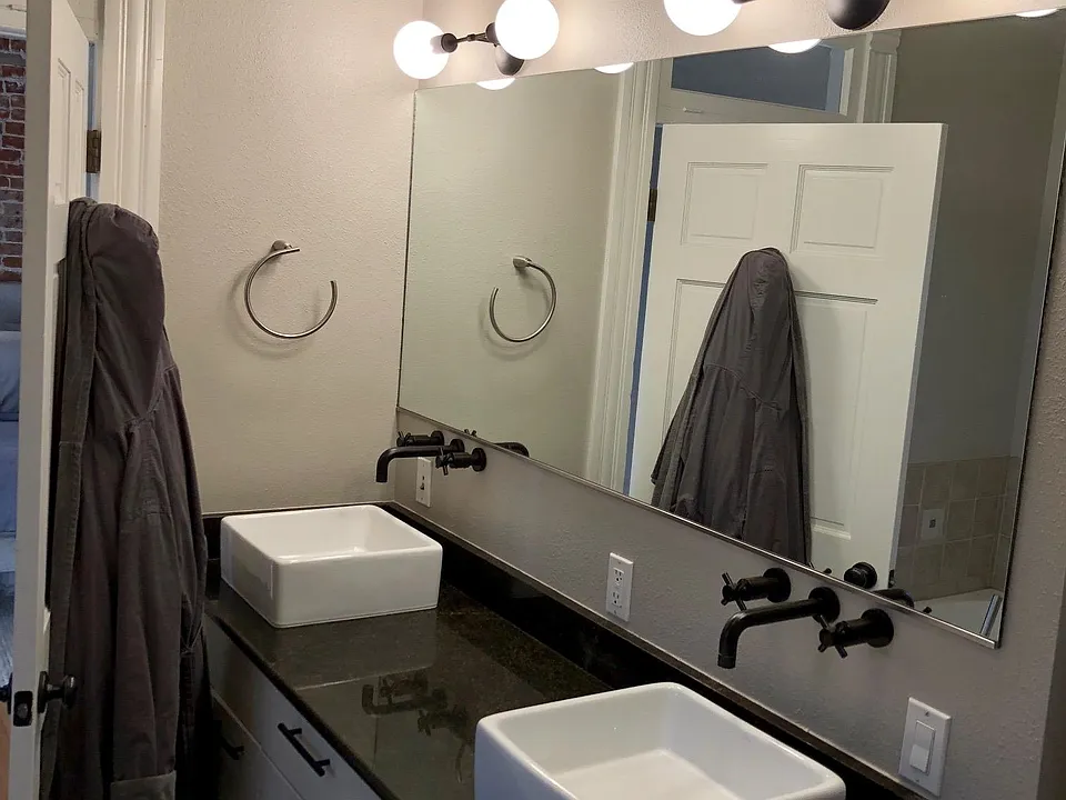 Master Bed Bathroom