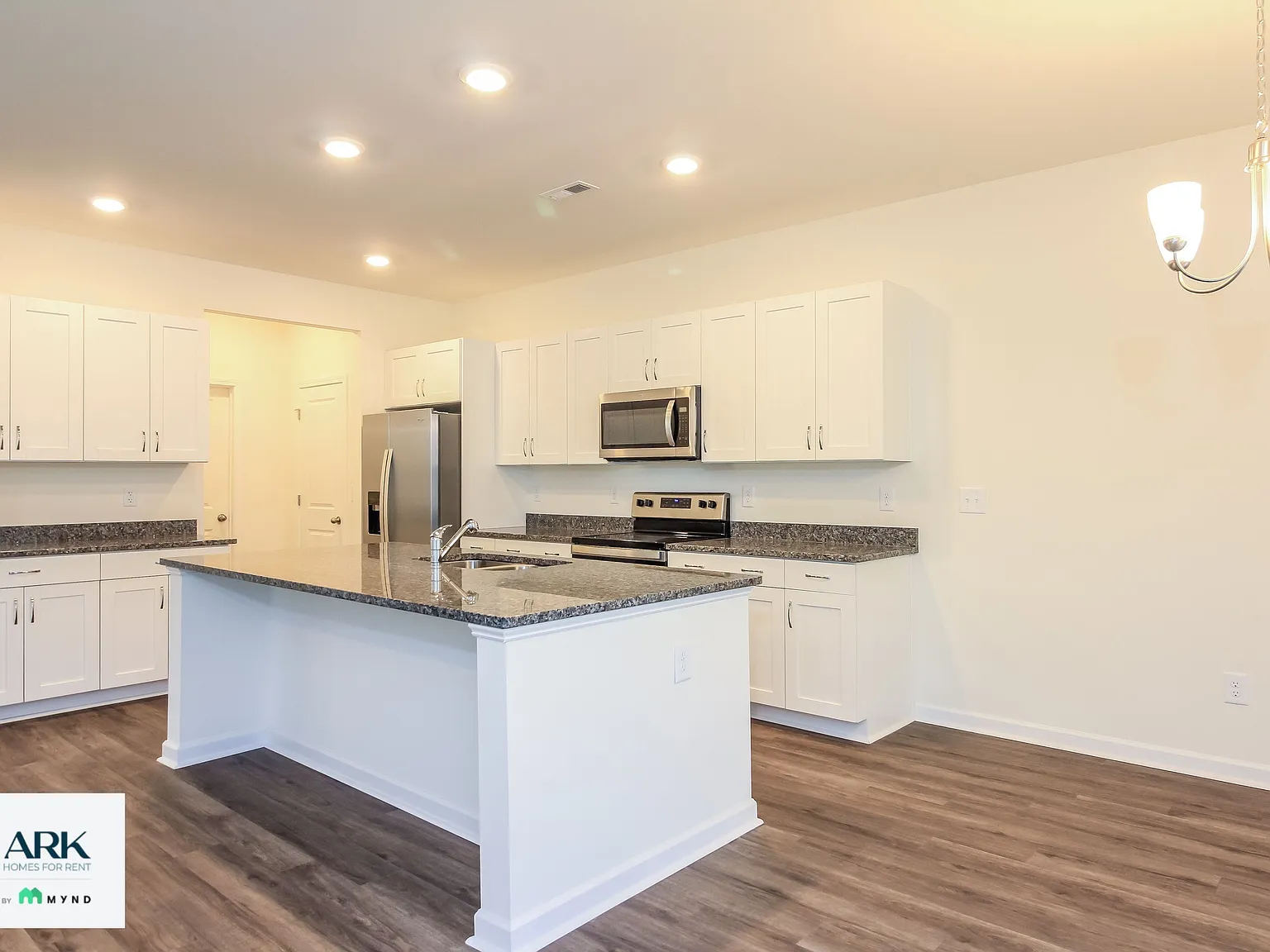 3 bed, 2.5 bath, 2186 sqft, $2,299 — Photo 3