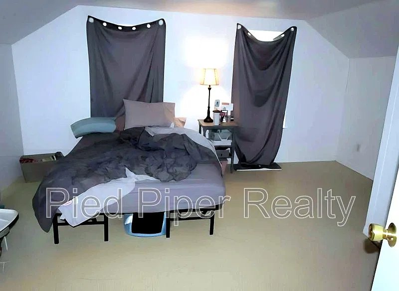 2 bed, 1.0 bath, 1136 sqft, $1,250 — Photo 3