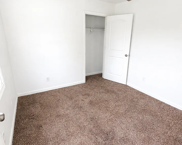 108 S Hesperia St — Photo 8