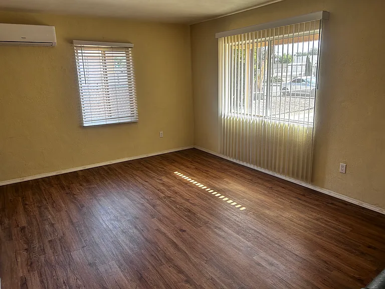 1839 Palomas Dr NE — Photo 6