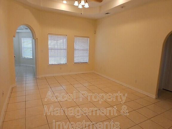 3rd image of 4909 N Cypress St