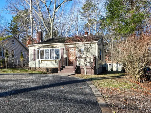 180 Lakeside Trail, Ridge, NY 11961