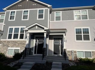 529 Wolverine Dr, Aurora, IL 60502