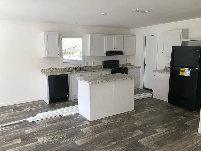 18043 Ferry Ave — Photo 8