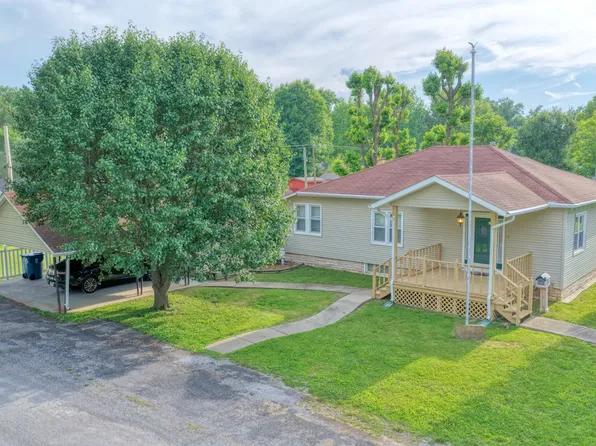 602 W Ray Ave, Christopher, IL 62822