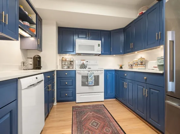 250 Hammond Pond Pkwy APT 1406N, Newton, MA 02467