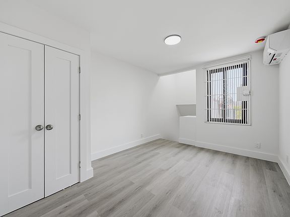 5th image of 300 E 96th St Unit 7C