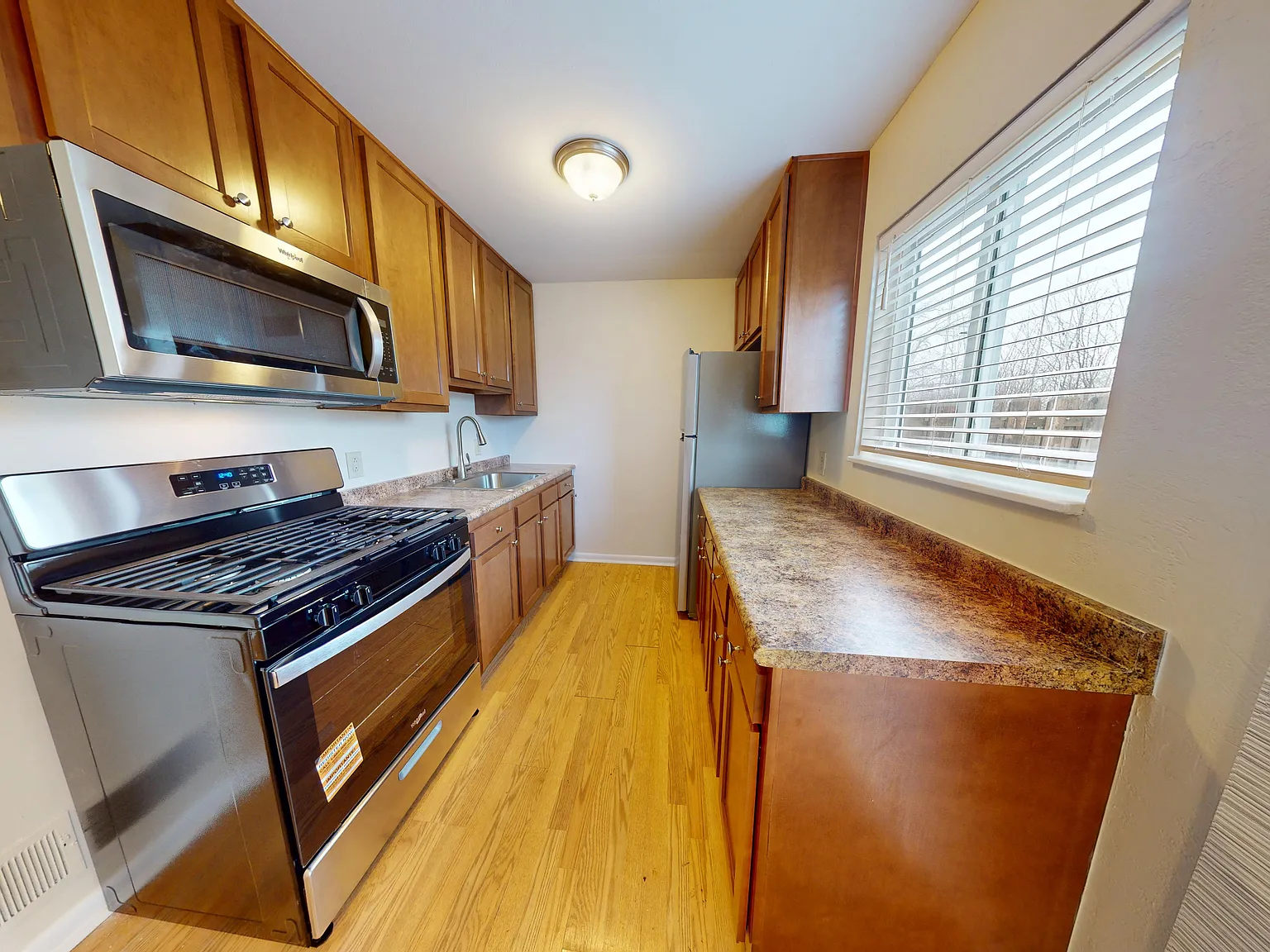 3 bed, 1500 sqft, $1,295 — Photo 2