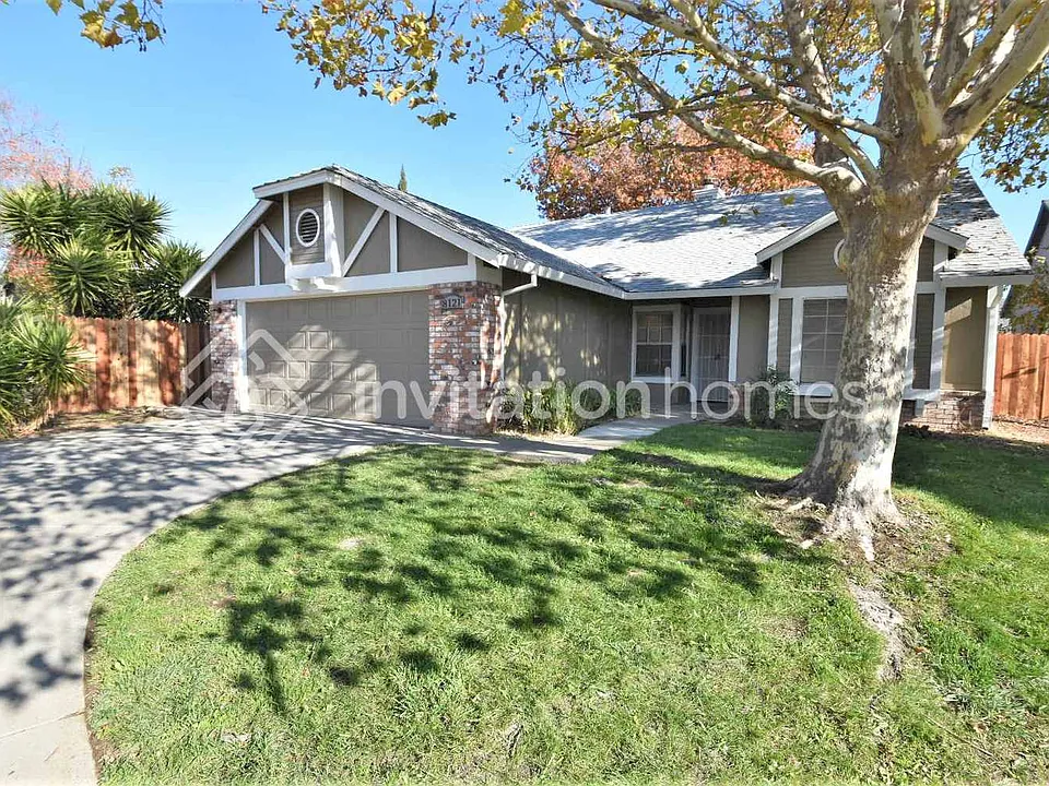 8121 Pine Oaks Ct