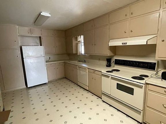 2nd image of 605 2nd St
