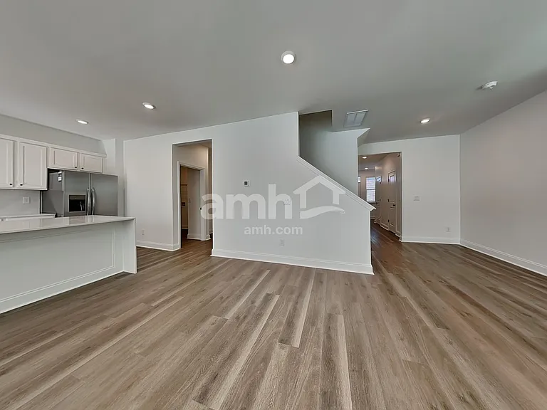 433 Armstrong Curv — Photo 5