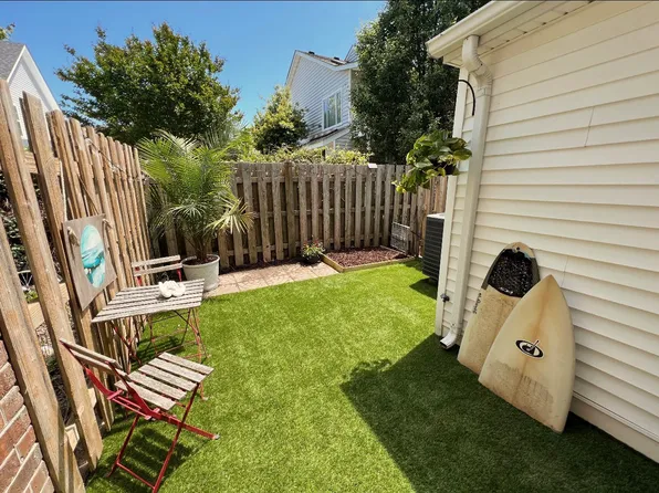 582 Tenbee Ln, Virginia Beach, VA 23451