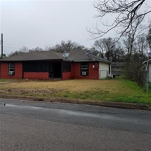 2nd image of 501 E 15th