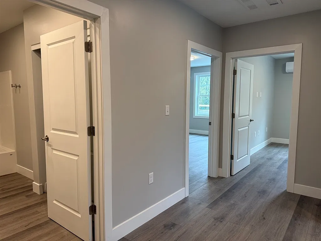 2 bed, 1.0 bath, 1200 sqft, $2,400 — Photo 3