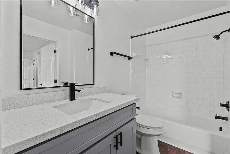 2 bed, 2.5 bath, 1272 sqft, $1,650 — Photo 2