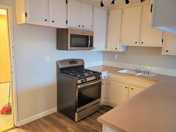 3rd image of 2558 S Sepulveda Blvd #11