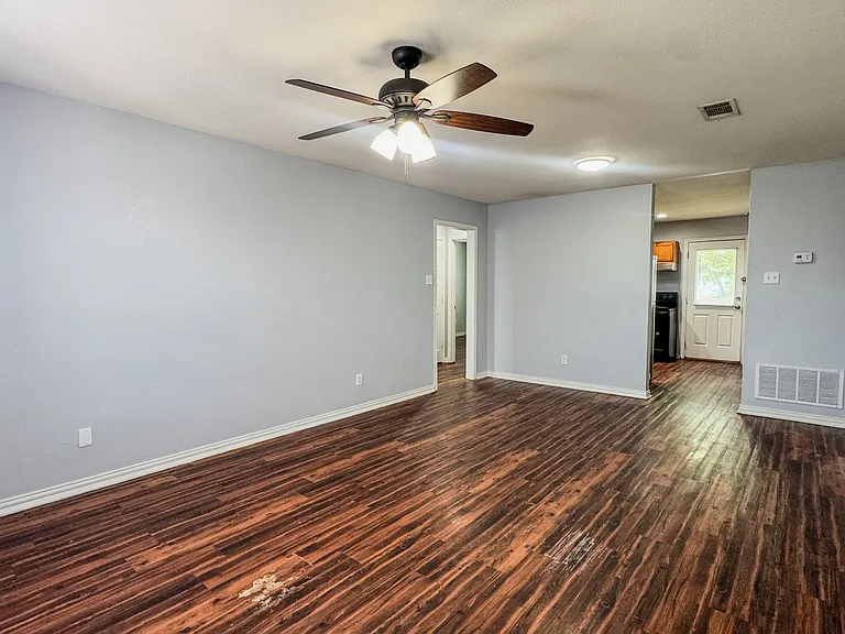 1712 Manor Garden Curv — Photo 4