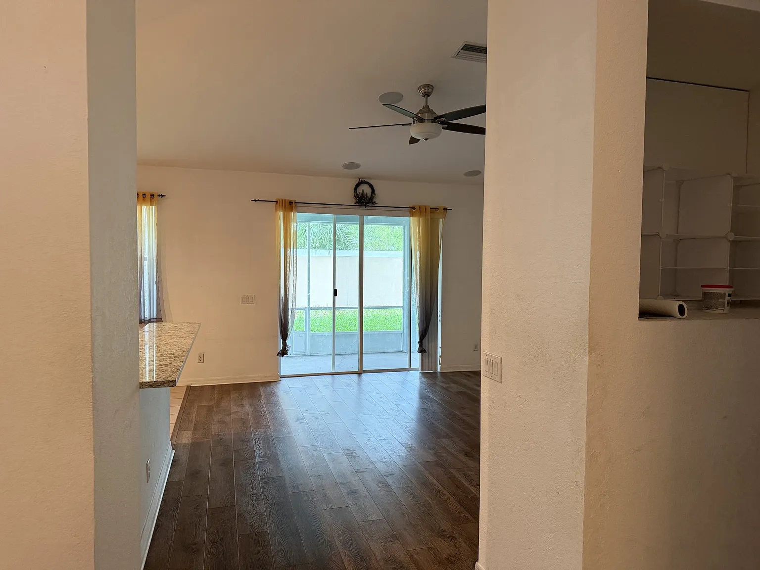 3 bed, 2072 sqft, $2,597 — Photo 3