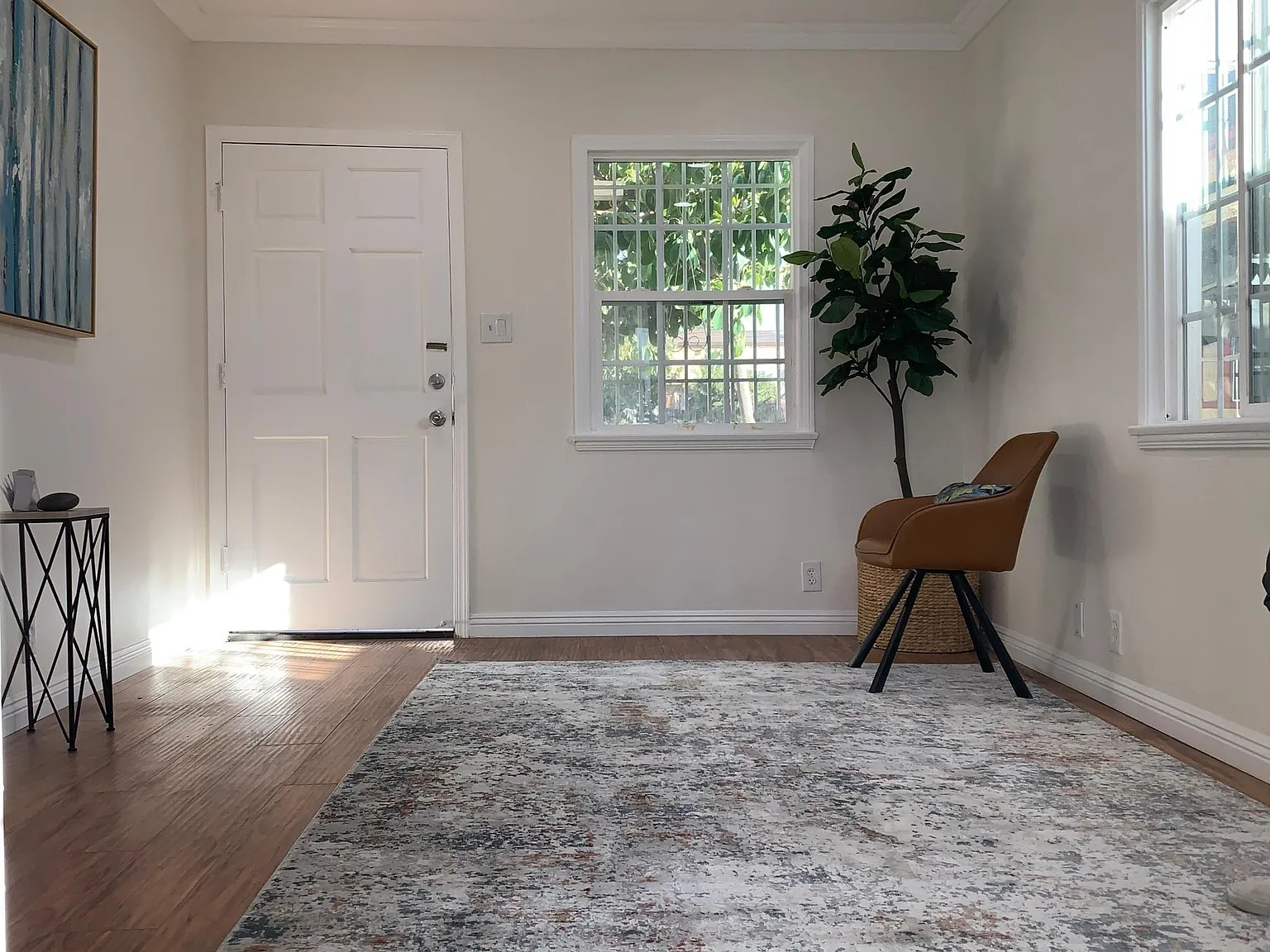 1175 N Virgil Ave — Photo 2