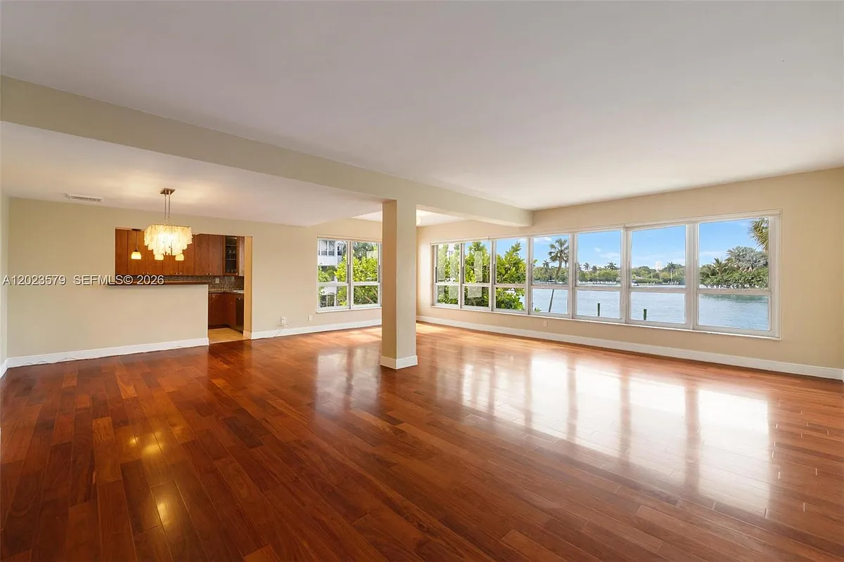 Building Photo - 9102 W Bay Harbor Dr #2