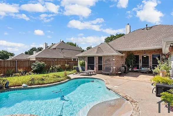 4 bed, 2330 sqft, $3,950 — Photo 1