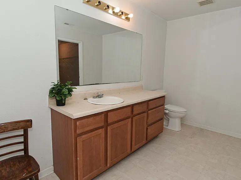 1043 Rentham Ln — Photo 55