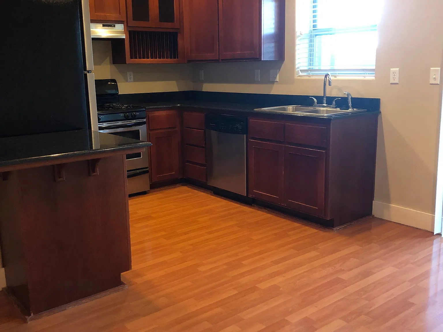 187 Logan Ave — Photo 2