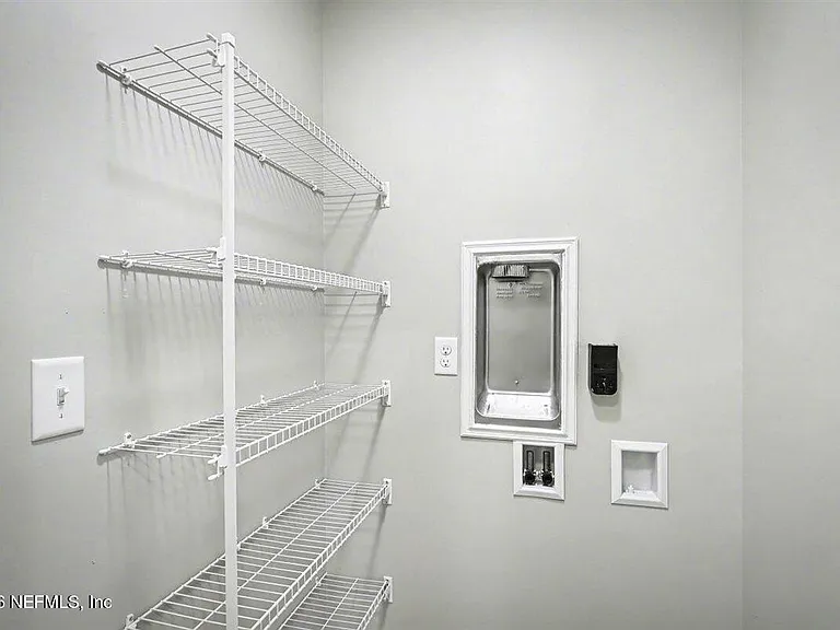 2210 Shepard St — Photo 18