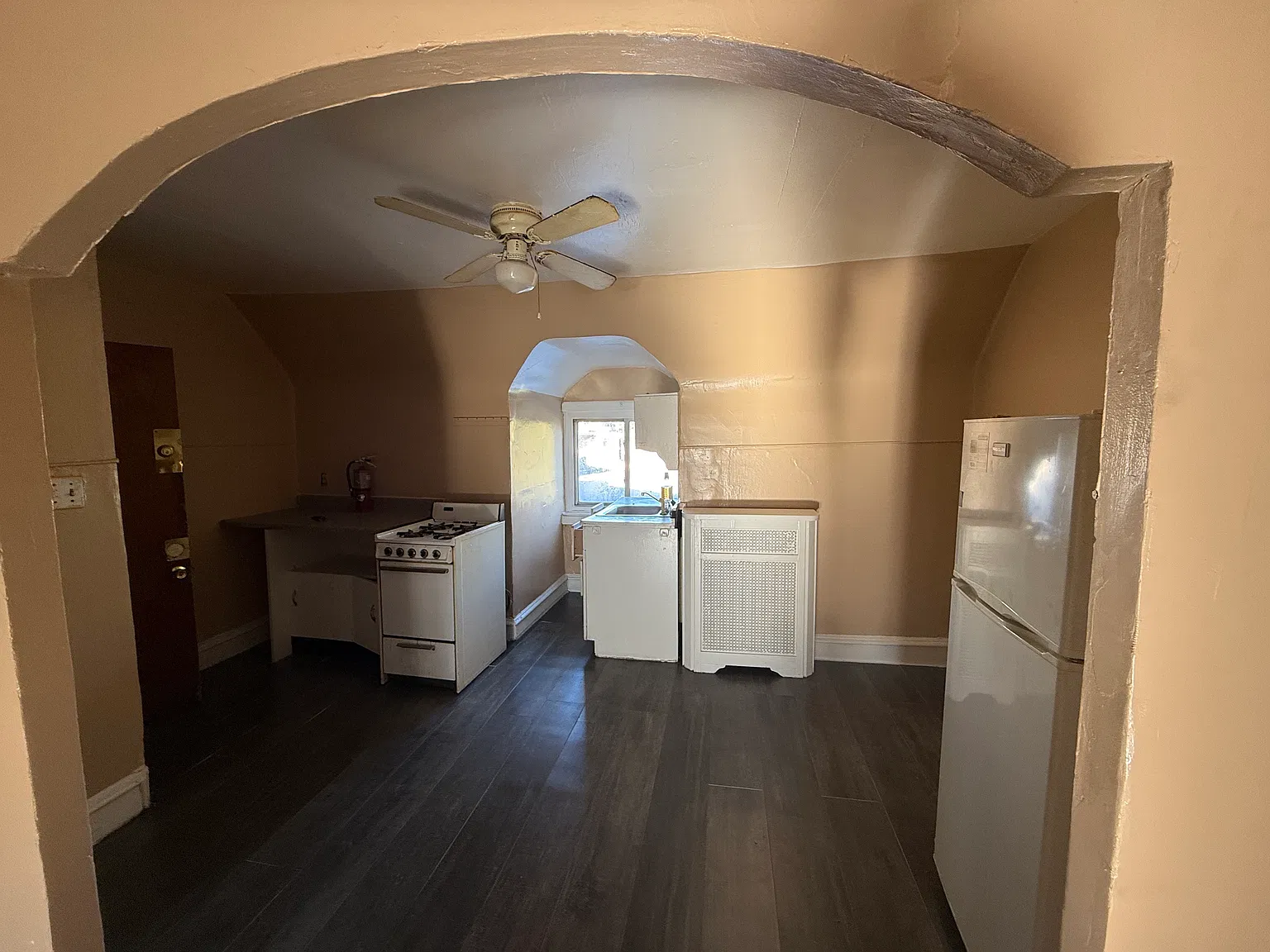 Studio, $800 — Photo 2
