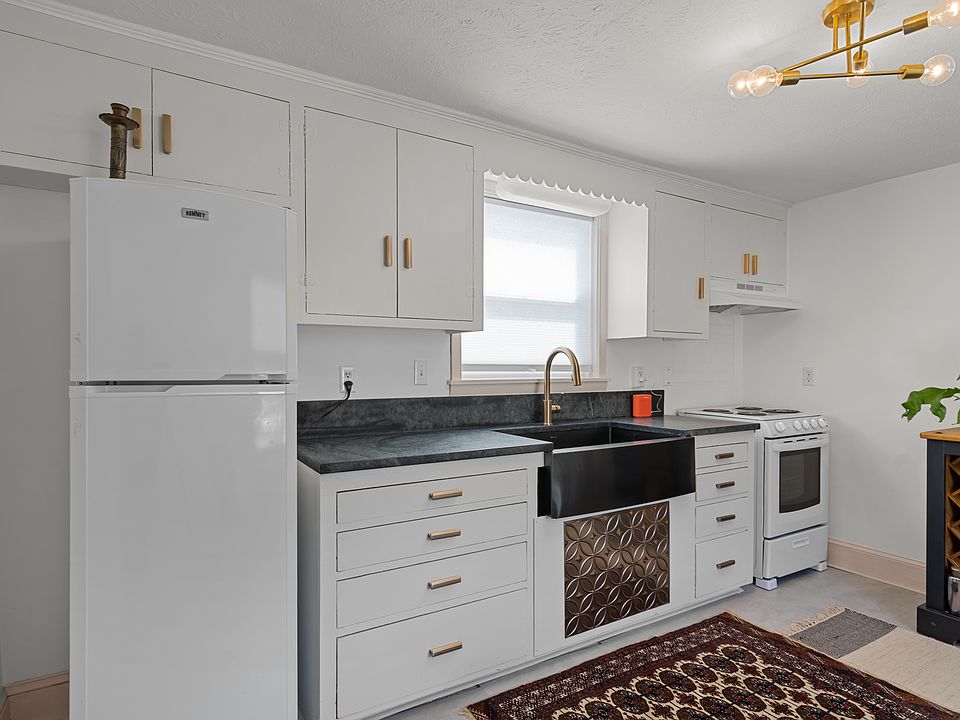 Clean, new appliances, custom soapstone countertop! Fresh and sunny.