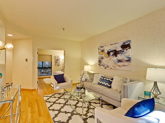3rd image of 4250 El Camino Real APT D135